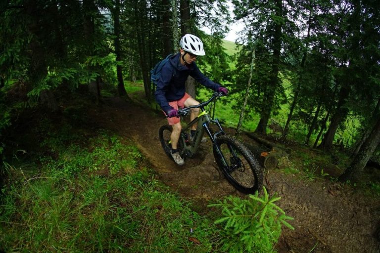 Ce poți face în Munții Bucegi? Parapantă, escaladă, ciclism montan și altele Ce poți face în Munții Bucegi