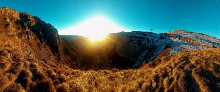 Cele mai frumoase atracții naturale din Munții Bucegi pe care nu trebuie să le ratezi Cele mai frumoase atracții naturale din Munții Bucegi pe care nu trebuie să le ratezi