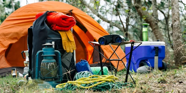 Echipamentul Esențial pentru Drumeții și Camping în Aer Liber Echipamentul Esențial pentru Drumeții și Camping în Aer Liber