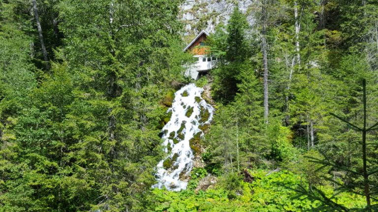 Munții Bucegi – Paradisul iubitorilor de natură și aventură Munții Bucegi – Paradisul iubitorilor de natură și aventură