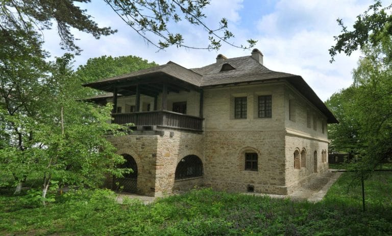 Hanul Domnesc – muzeu de etnografie și istorie