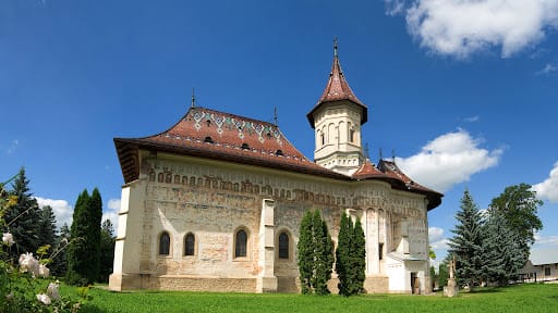 Mănăstirea Sf. Ioan cel Nou Suceava – istorie, pelerinaj și tradiții Mănăstirea Sf. Ioan cel Nou