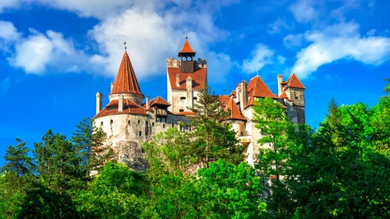 Castele ascunse în Apuseni – locuri mai puțin cunoscute Castele ascunse în Apuseni – locuri mai puțin cunoscute