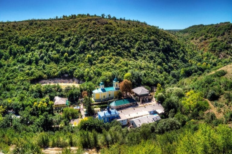 Cele mai bune locuri de cazare aproape de atracțiile turistice din Moldova
