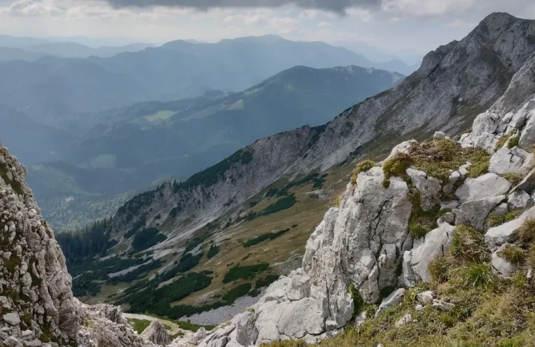 Trasee montane și obiective în România