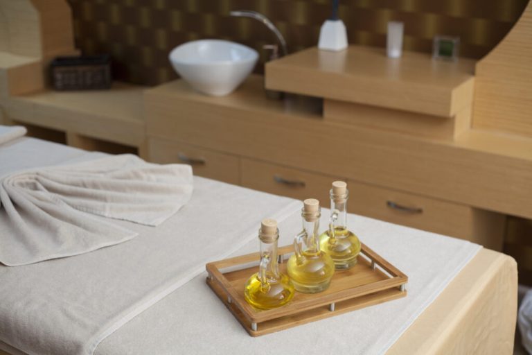 Masaj Back & Neck în București – Soluția ideală pentru durerile de spate și tensiunea cervicală salon masaj