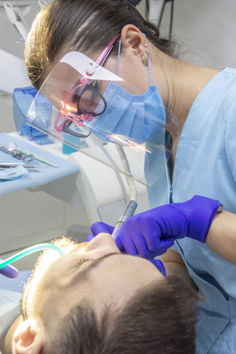 Anestezie computerizată dentară — confort maxim, teamă minimă cris smile implant dentar (51)