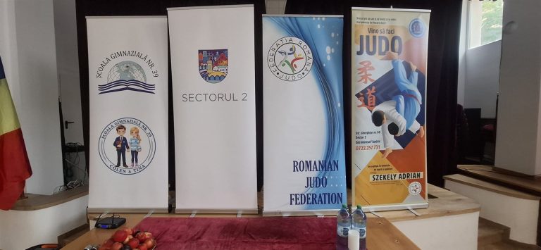 Un caiet simplu pentru voluntari înainte de un control medical Bannerele Federatiei Romane de Judo, Sectorului 2 si Scolii Gimnaziale nr. 39